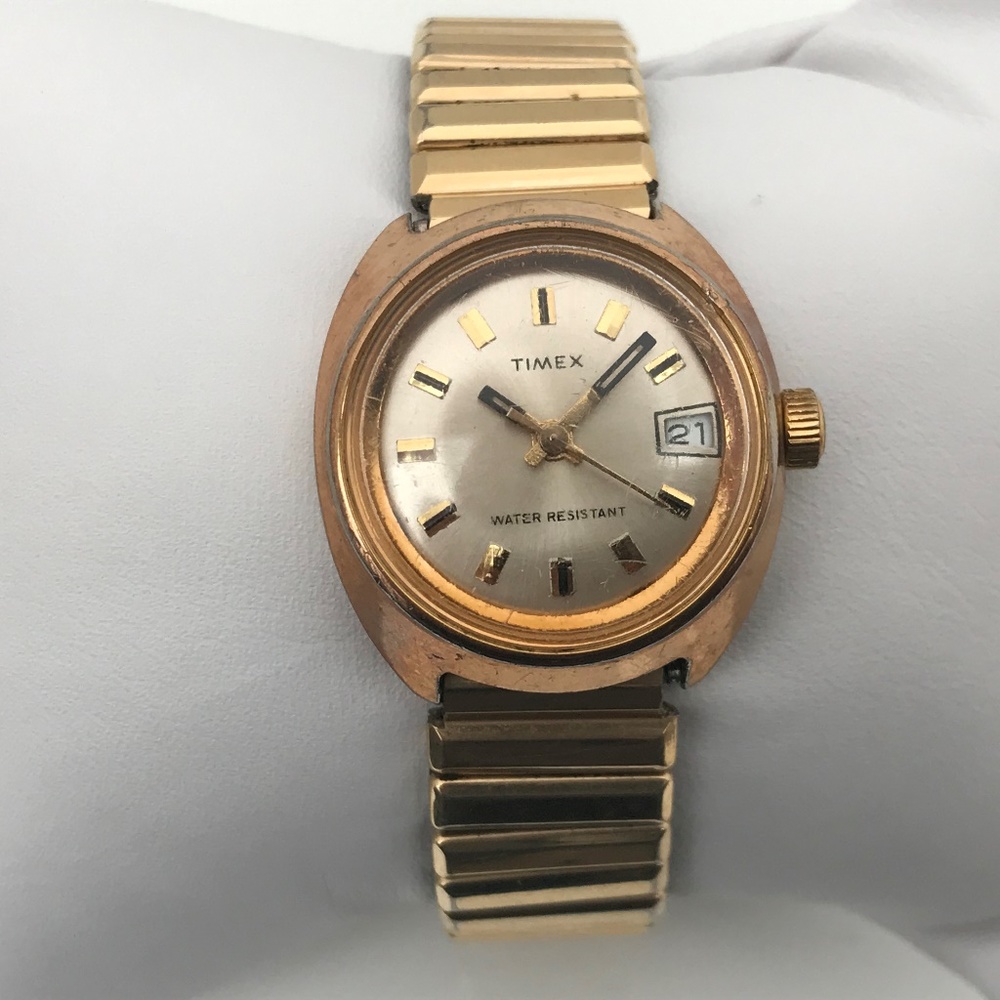 Vintage Timex Ladies Watch Gold Tone Hand Winding - Picture 2 of 8
